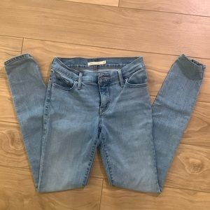 Levi’s Womens 311 Shaping Skinny size 25 light wash jeans